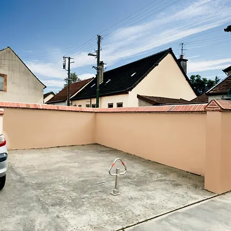 Appartement L'oiseau Du Paradis, Entre Gare Et Centre Ville, Rez-de-chaussee, Avec Terrasse Et Parking Prive Moulins (Allier)