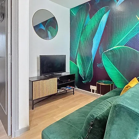 L'oiseau Du Paradis - Terrasse Privee, Parking, Wifi Rapide, Arrivee Autonome, Entre Gare Et Centre-ville, Rez-de-chaussee