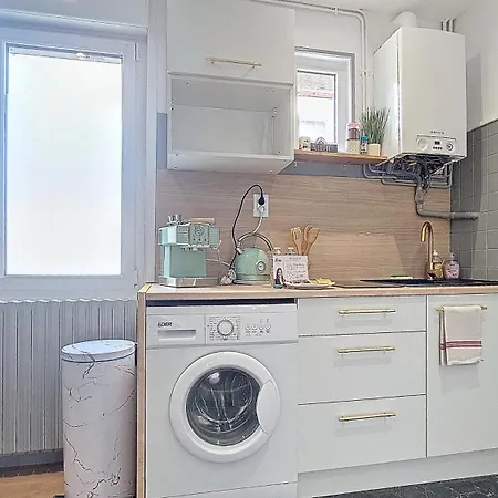 Apartment L'oiseau Du Paradis - Terrasse Privee, Parking, Wifi Rapide, Arrivee Autonome, Entre Gare Et Centre-ville, Rez-de-chaussee *