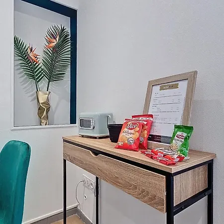 L'oiseau Du Paradis - Terrasse Privee, Parking, Wifi Rapide, Arrivee Autonome, Entre Gare Et Centre-ville, Rez-de-chaussee * Moulins (Allier)