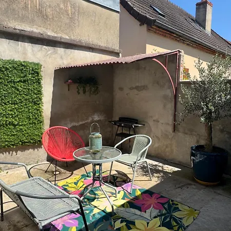 L'oiseau Du Paradis - Terrasse Privee, Parking, Wifi Rapide, Arrivee Autonome, Entre Gare Et Centre-ville, Rez-de-chaussee *